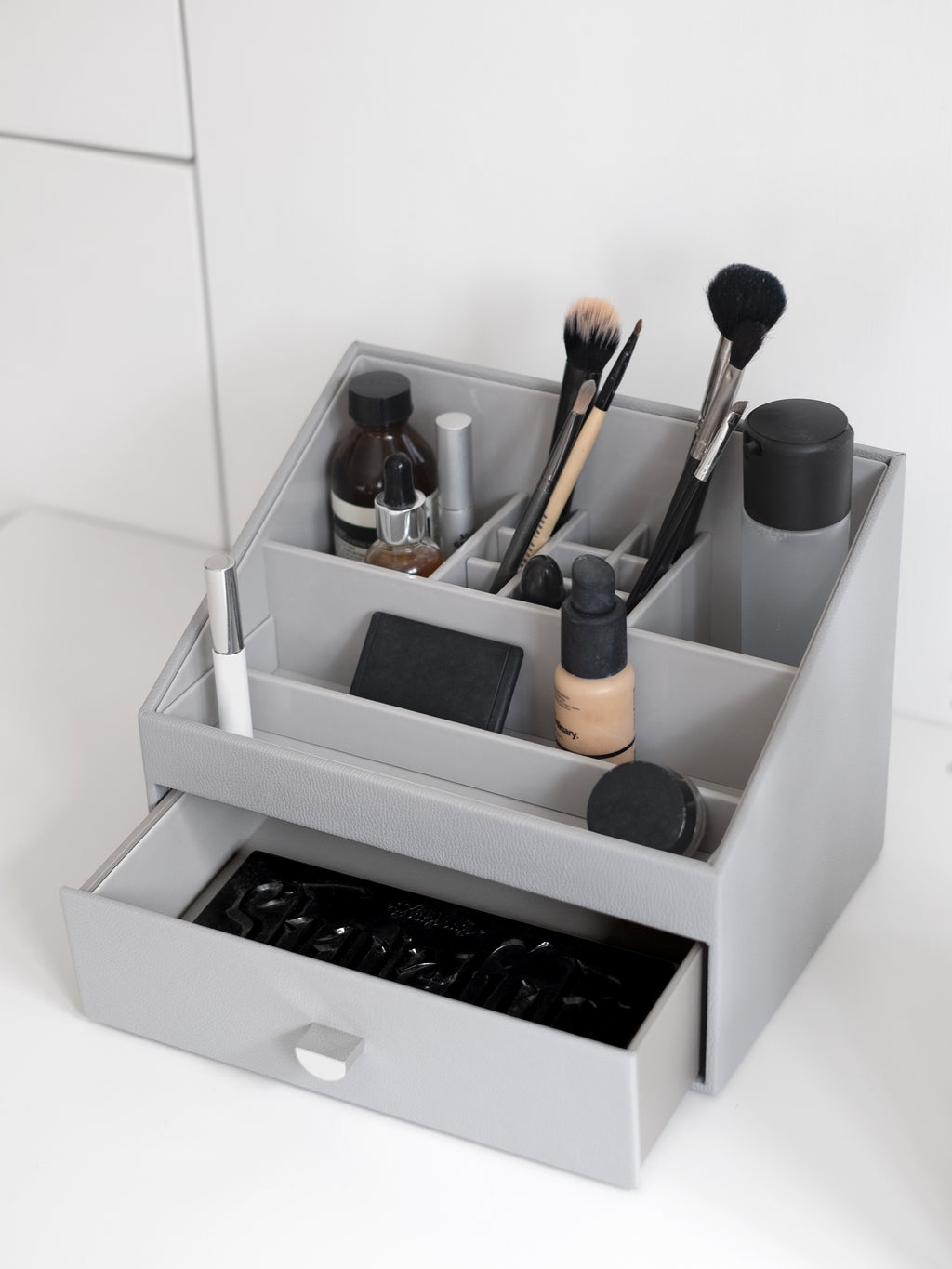 CLASSIC PEBBLE GREY MAKEUP CADDY