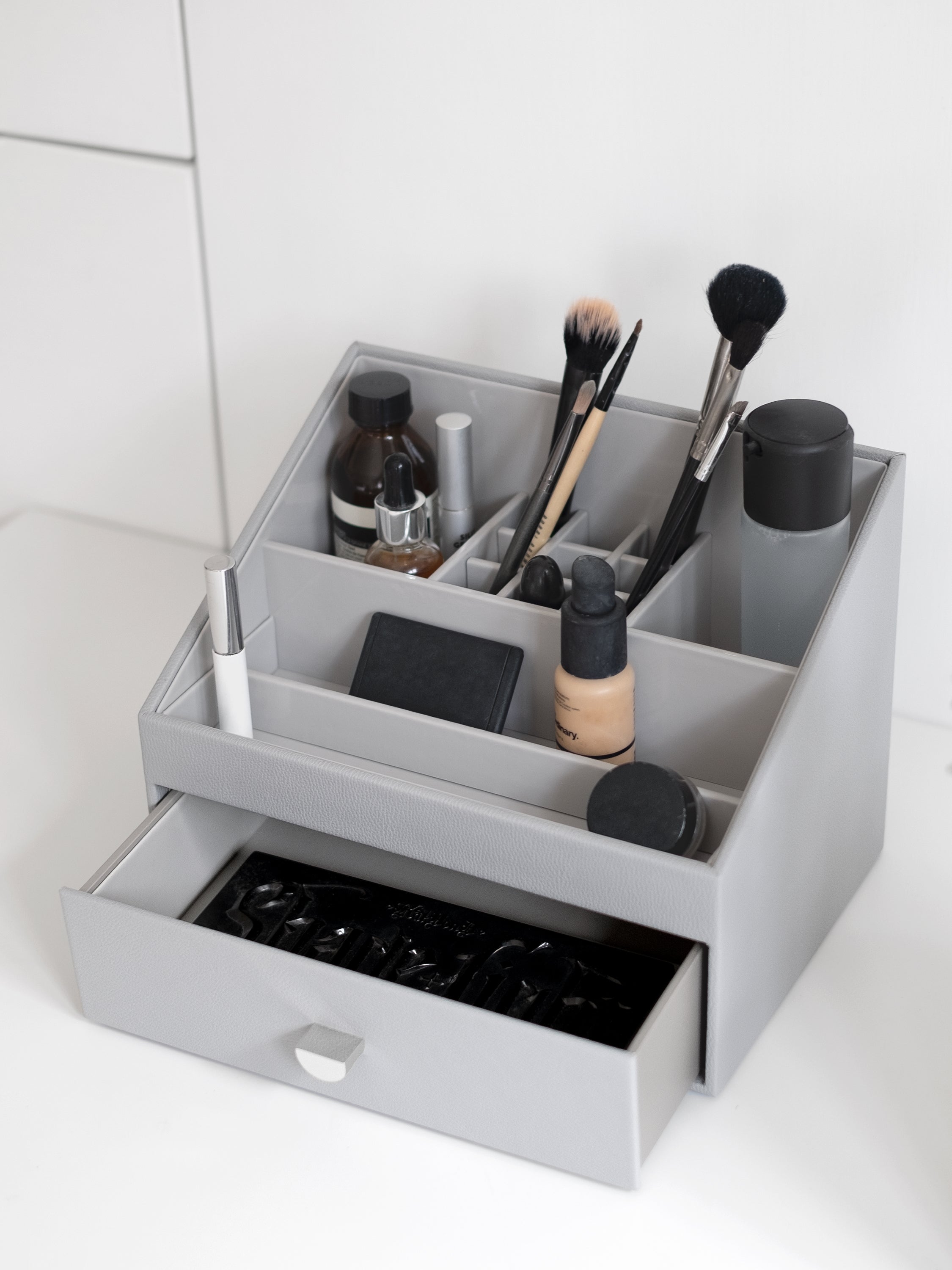 CLASSIC PEBBLE GREY MAKEUP CADDY